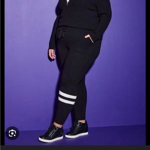TORRID BLACK WHITE STRIPED LEG JOGGER SWEATPANTS SIZE 2 XXL